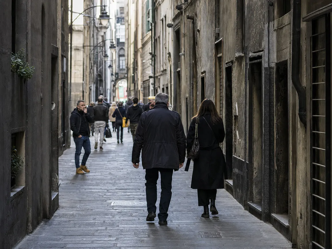 Un caruggio del centro storico di Genova